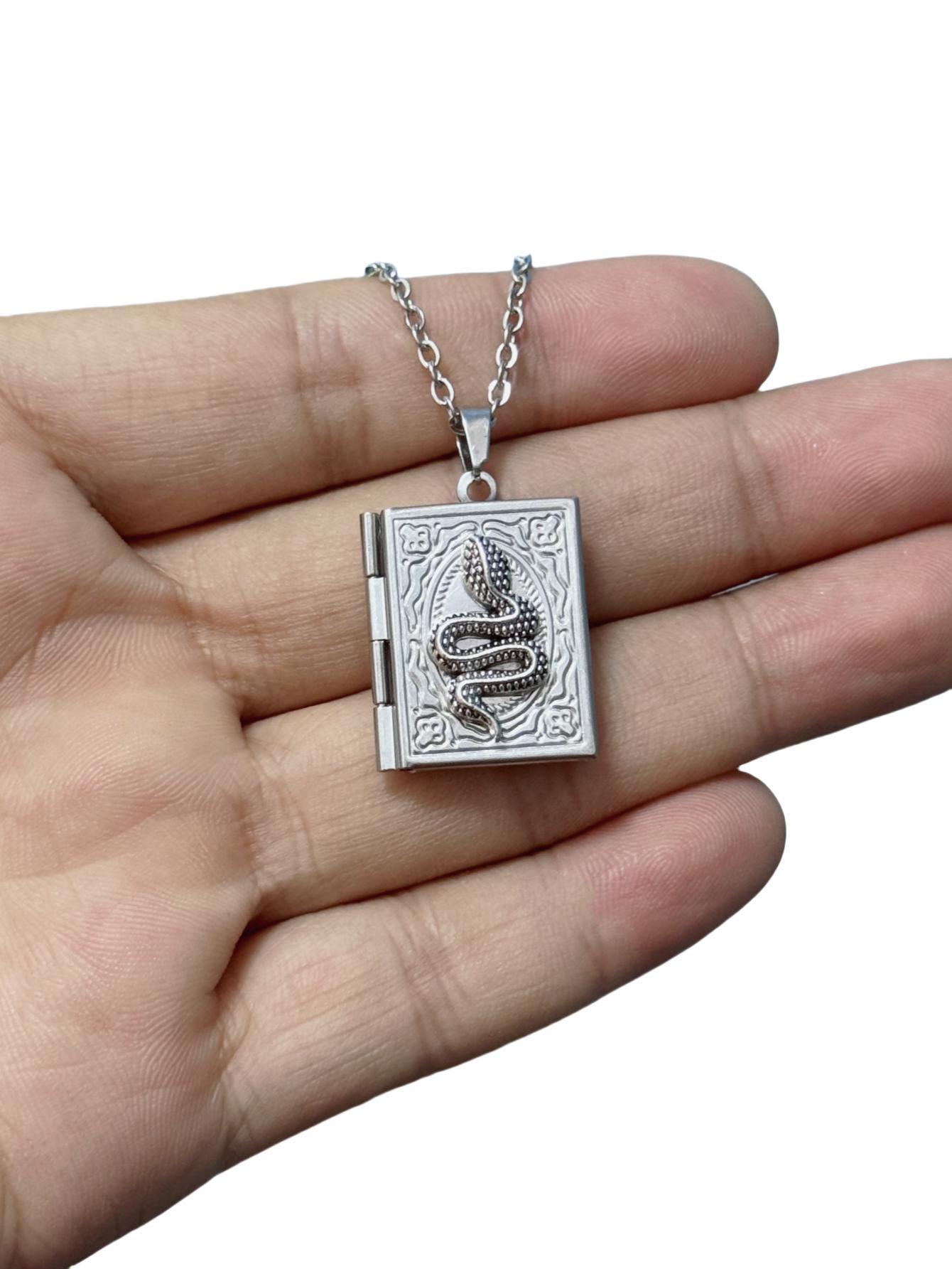 Gothic Book Animal Necklace, P - огляд і ціна Jewelry Making Journal